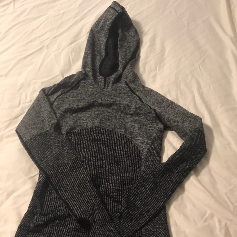 Fabletics xsmall grey and black hoodie pullover